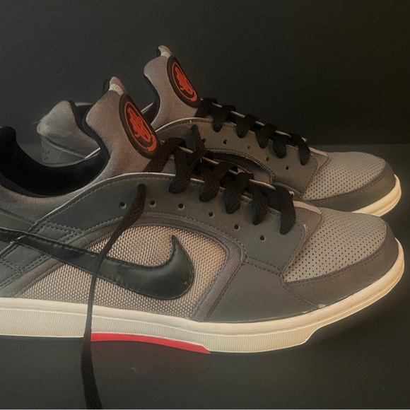 Nike Huarache Running Shoes. Gray with Red Women’s size 8. - Picture 12 of 12